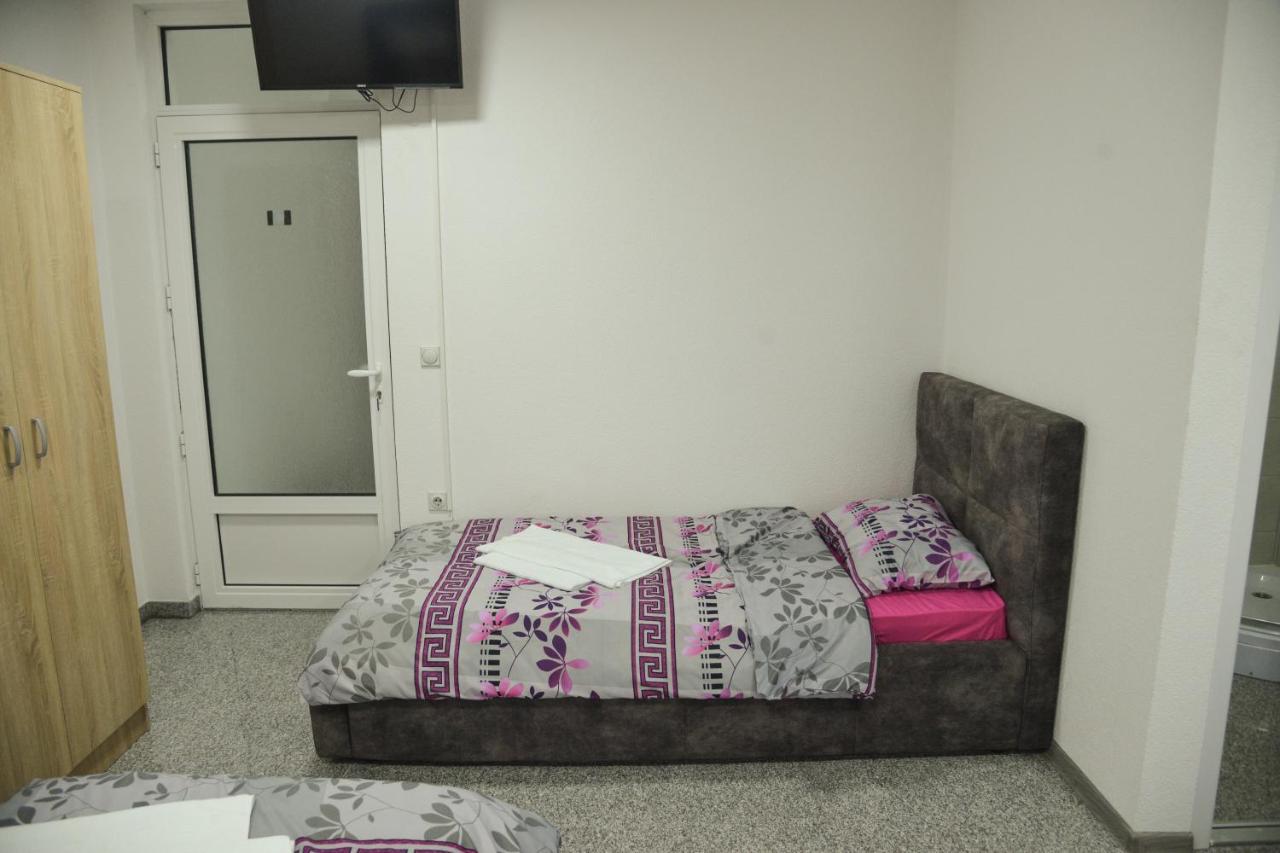 Binta Hostel Vranje Exteriör bild