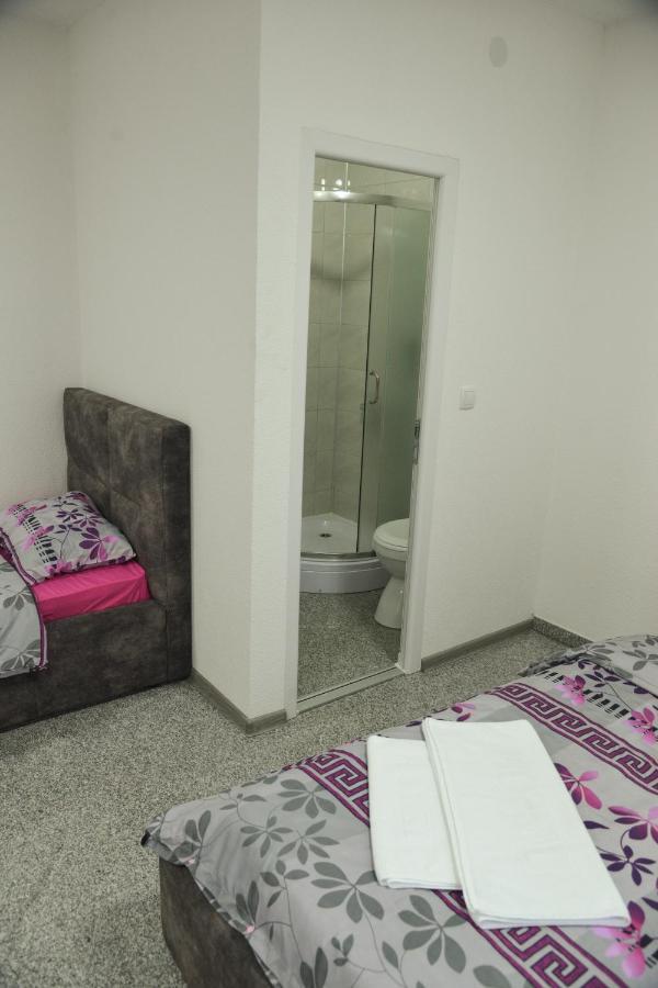 Binta Hostel Vranje Exteriör bild