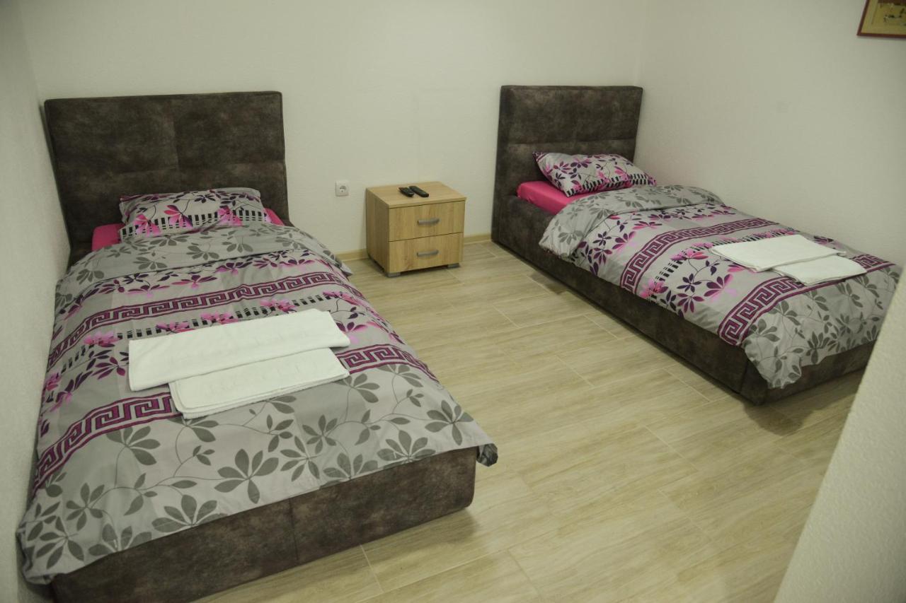 Binta Hostel Vranje Exteriör bild