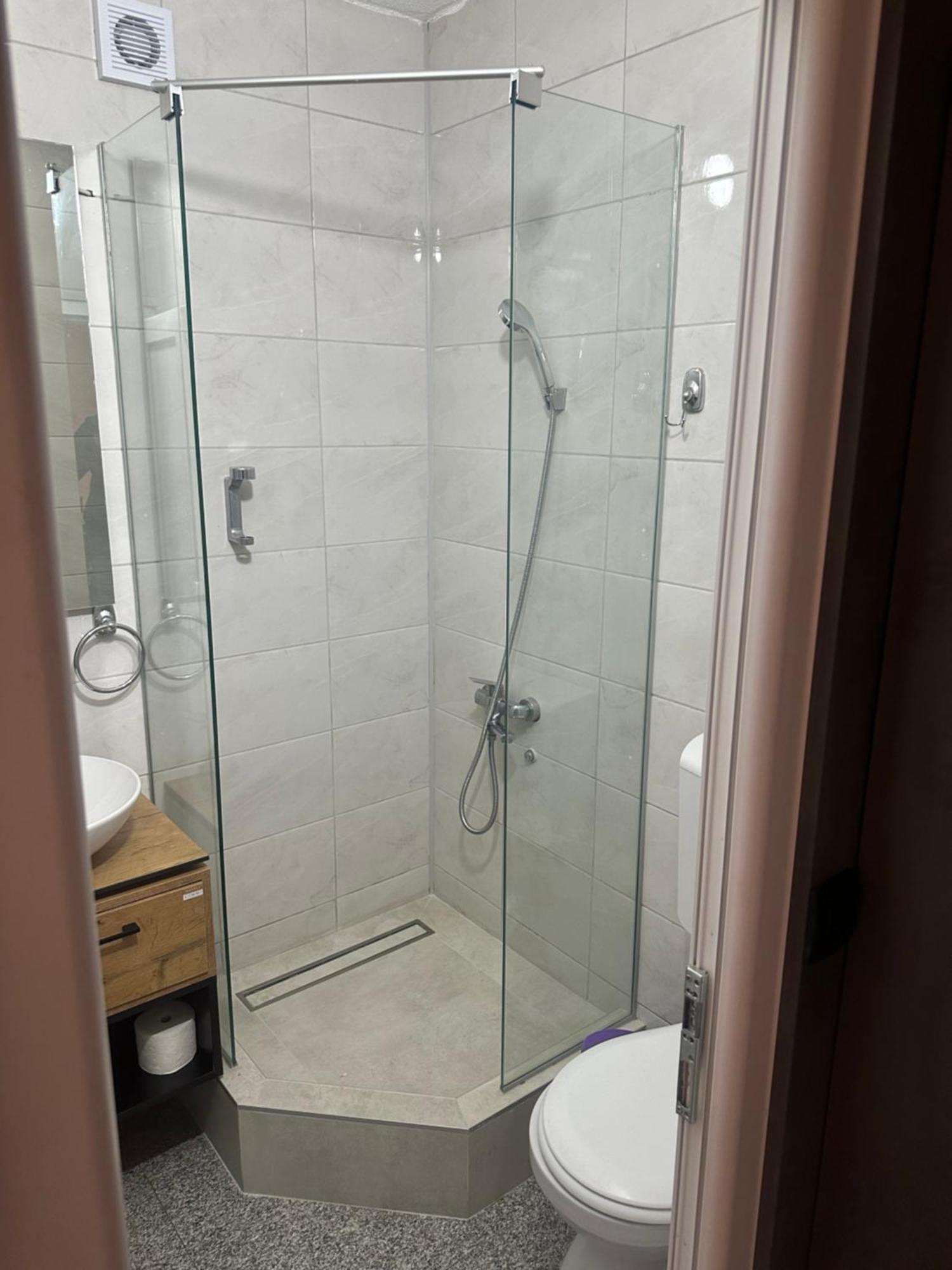 Binta Hostel Vranje Exteriör bild