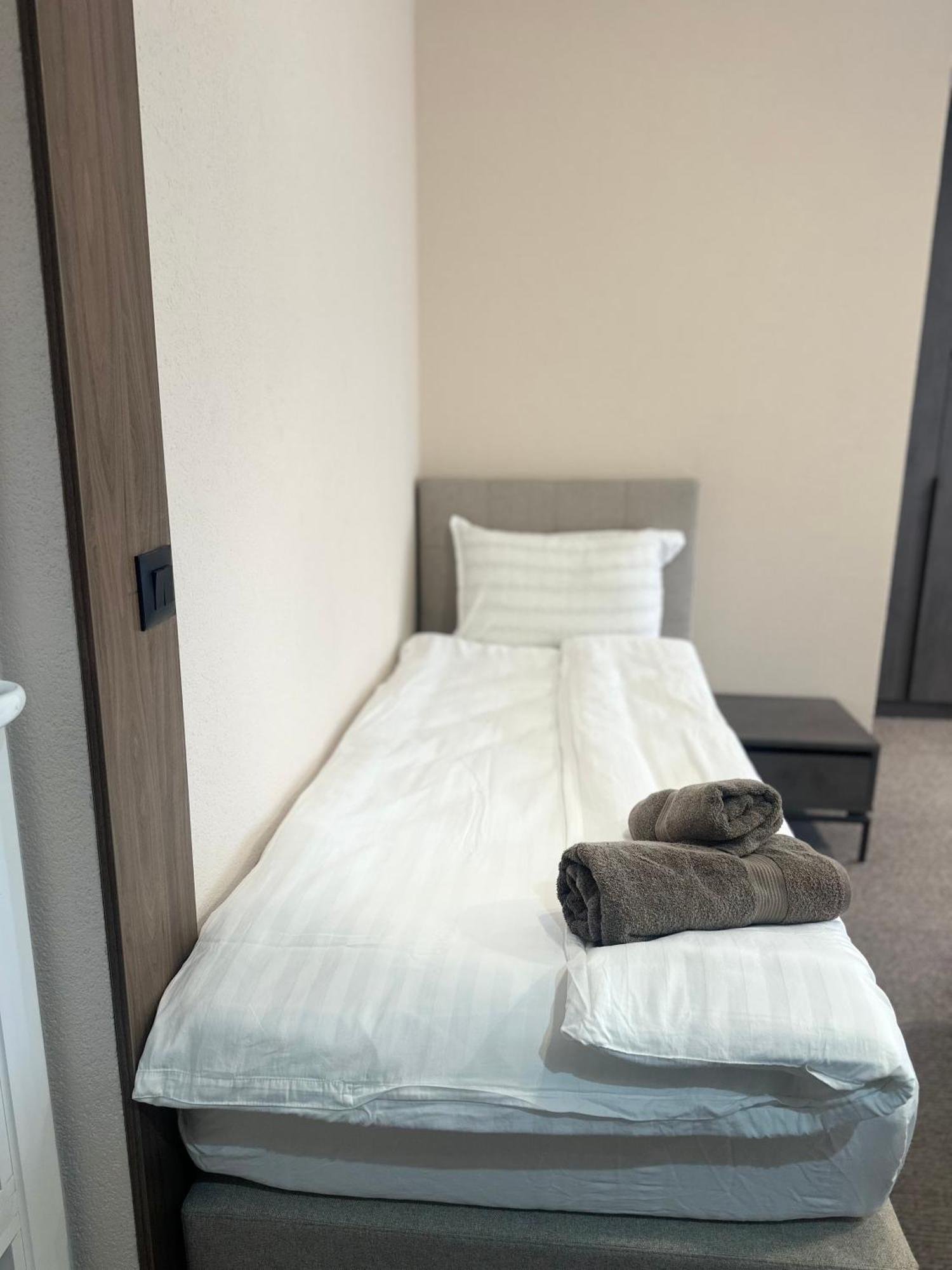 Binta Hostel Vranje Exteriör bild