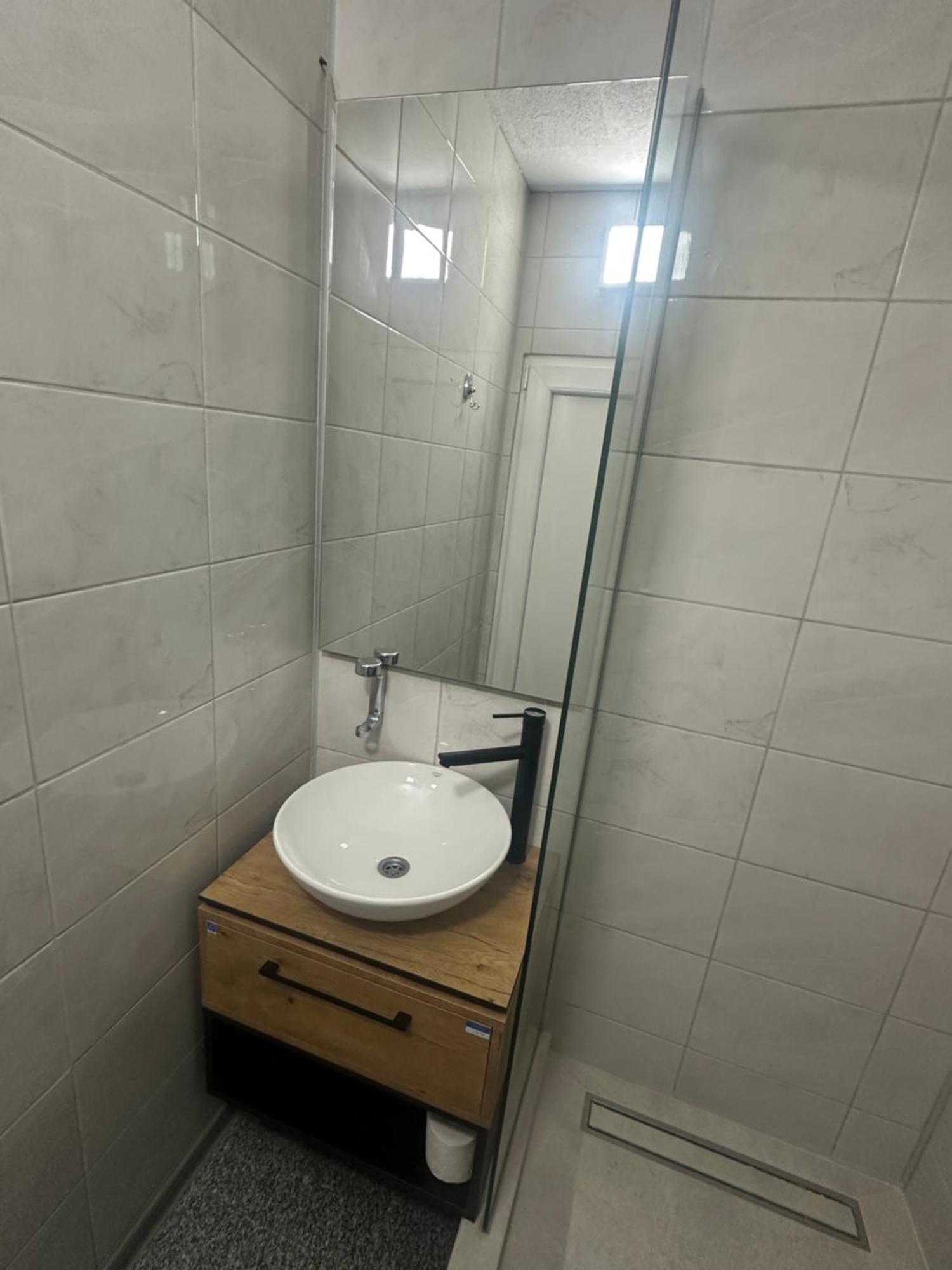 Binta Hostel Vranje Exteriör bild