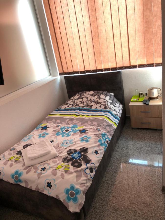 Binta Hostel Vranje Exteriör bild
