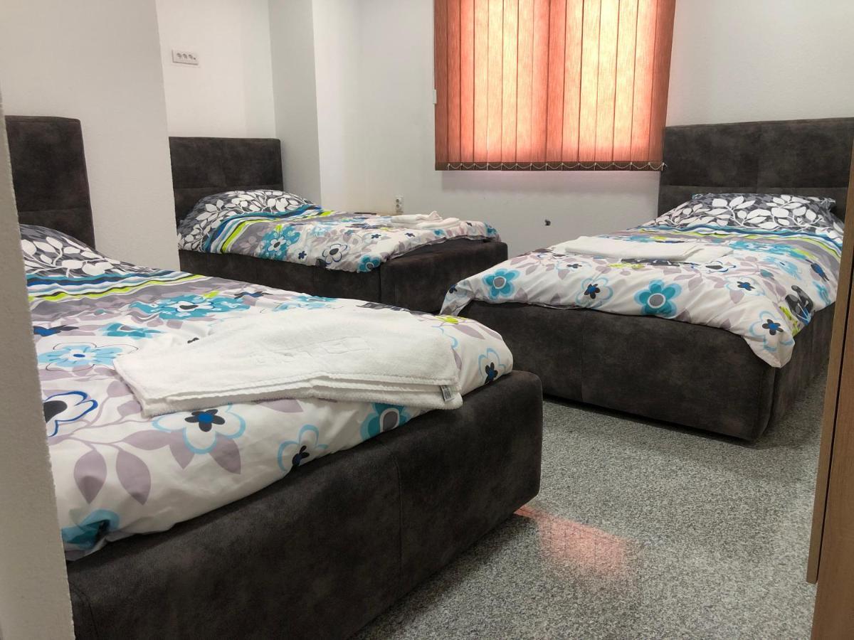 Binta Hostel Vranje Exteriör bild