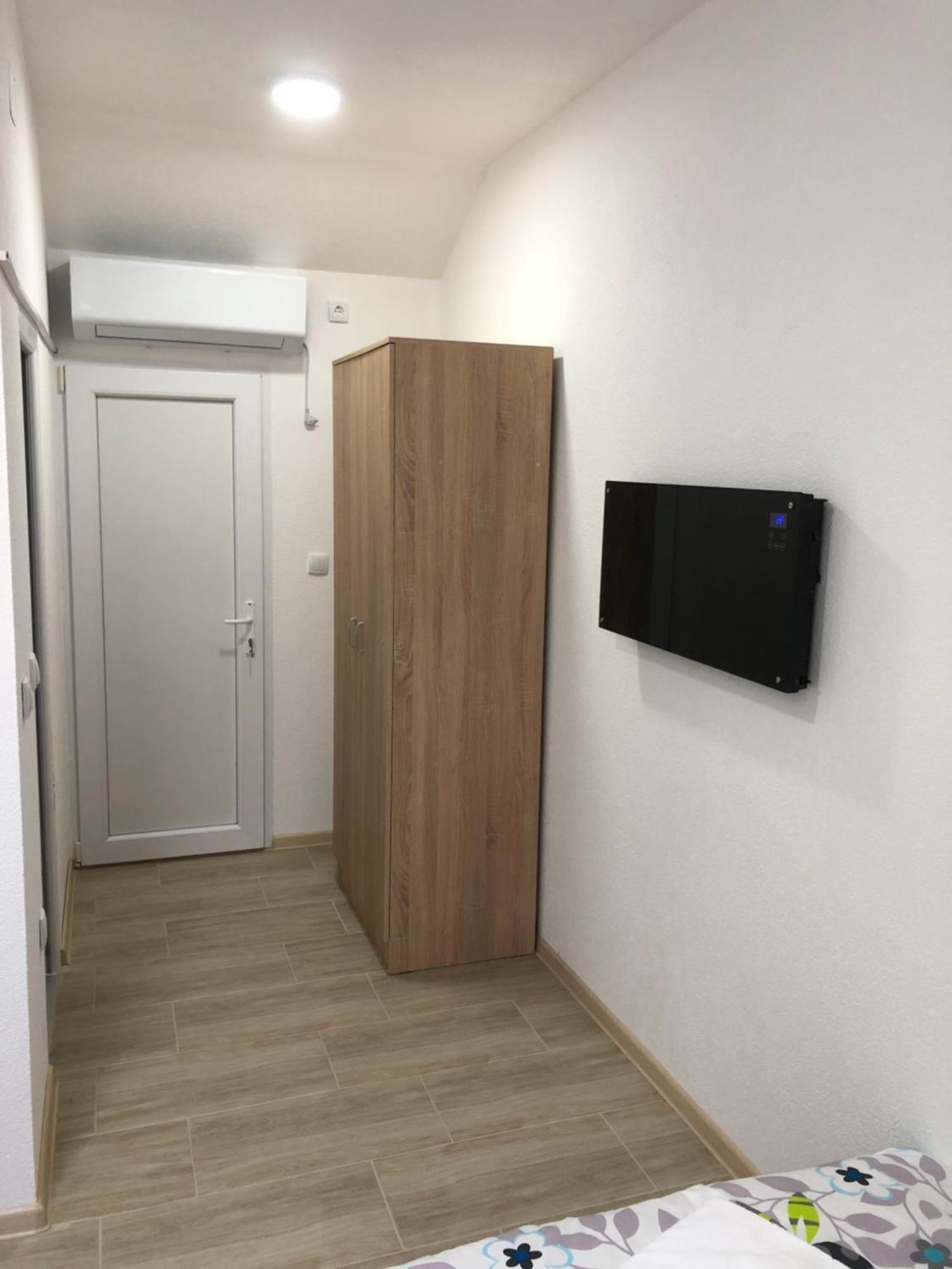 Binta Hostel Vranje Exteriör bild